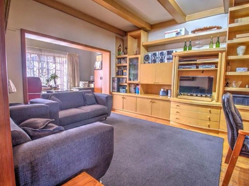 Large family home for sale in kempton park - Photo 9