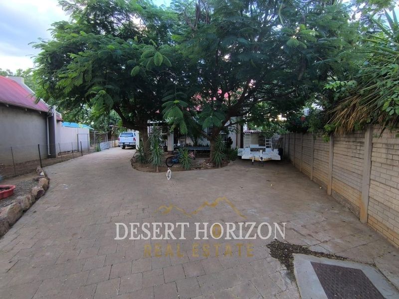 Otjiwarongo | Spacious Family Home with Excellent Security & Extras - Photo 2