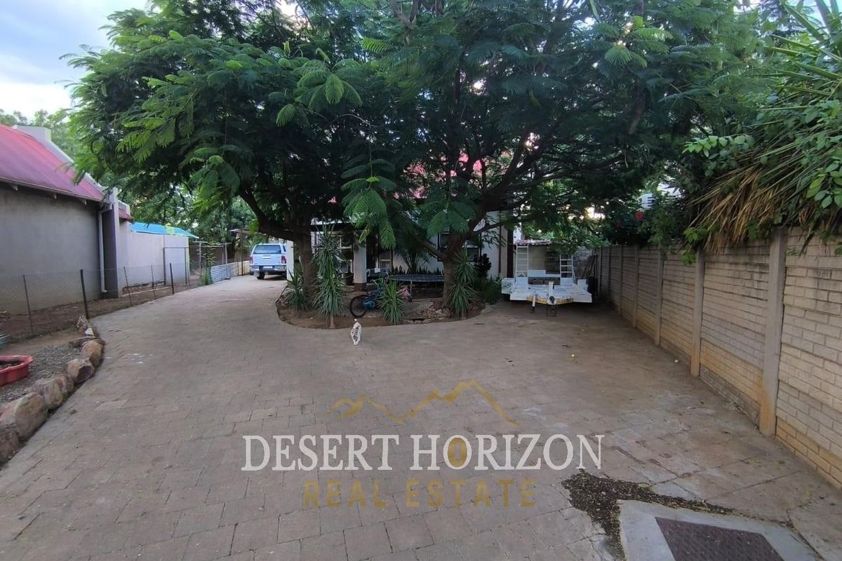 Otjiwarongo | Spacious Family Home with Excellent Security & Extras - Photo 2