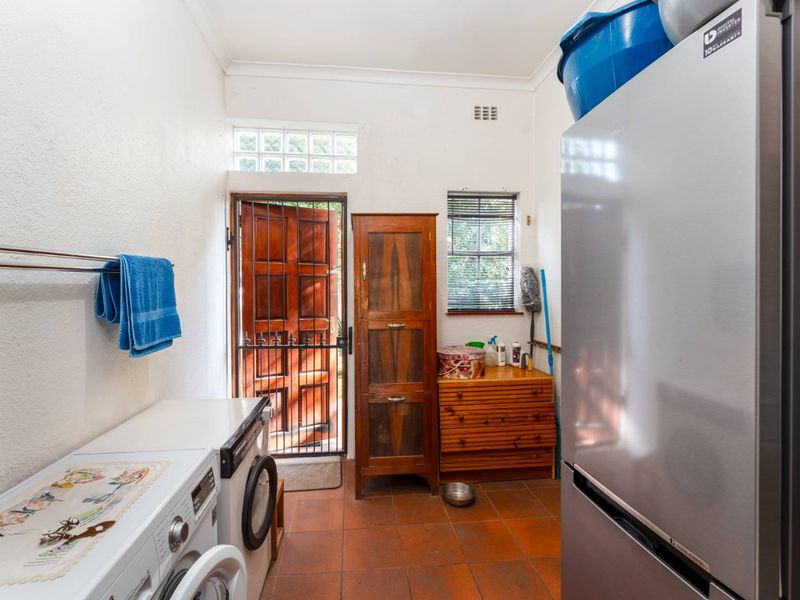 Charming Family Home Nestled Among Oak Trees in the Heart of Plumstead - Photo 10