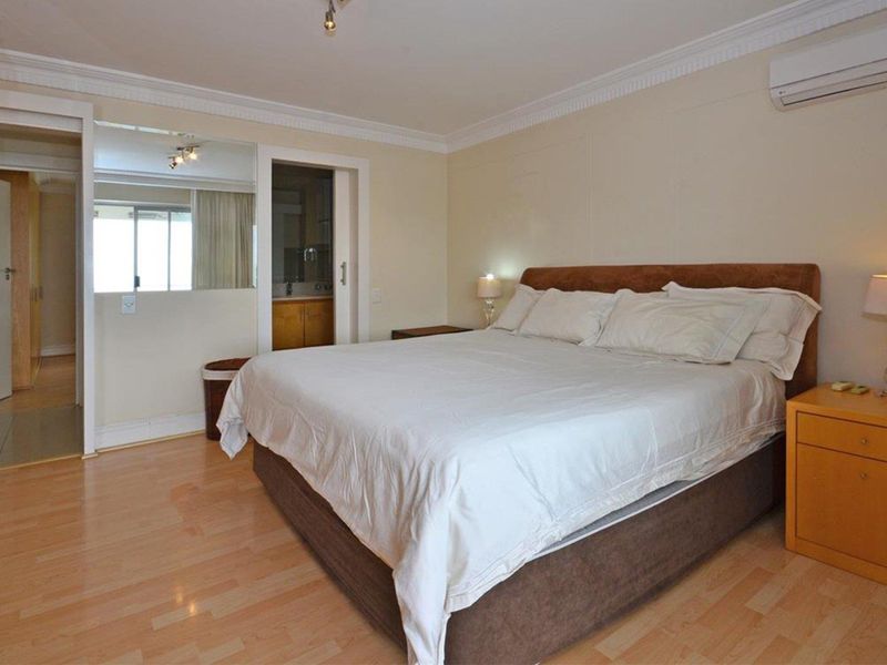 Furnished 2 bedroom apartment in Sea Point - Photo 8