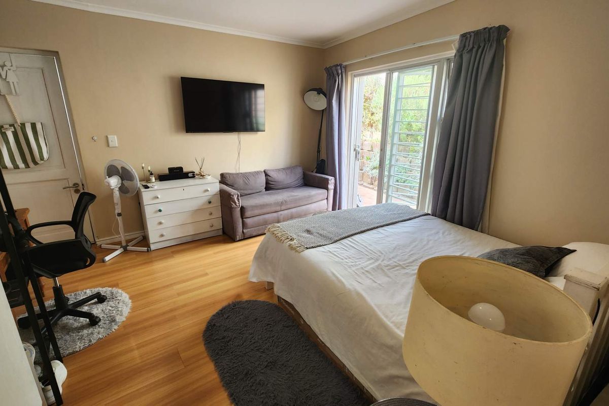 RENTAL - available immediately! - Photo 3