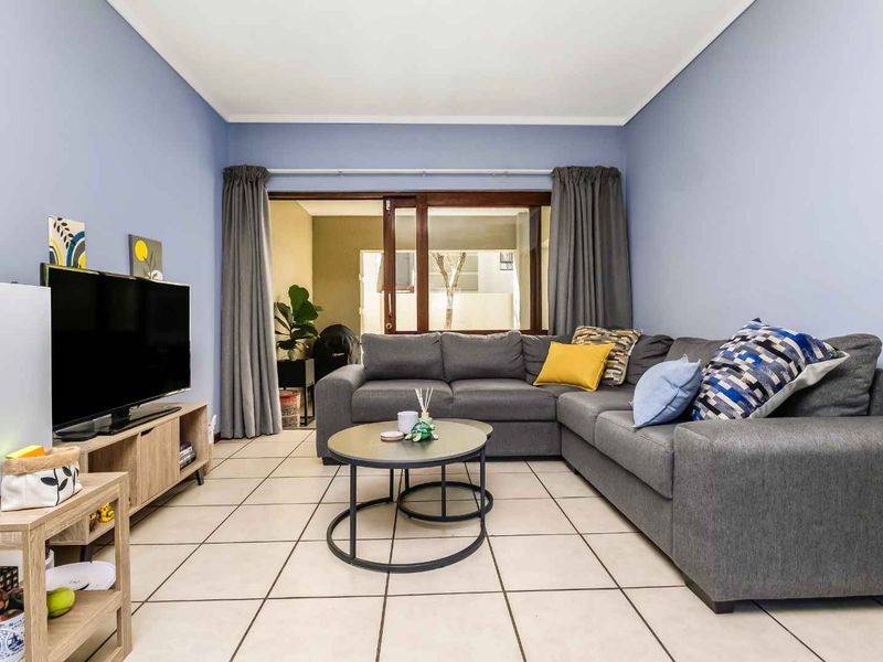 Lovely 1 Bedroom, 1 Bathroom Garden Apartment For Sale in Broadacres - Photo 4