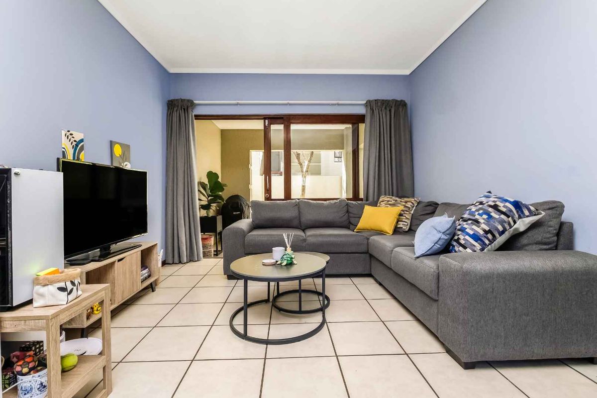 Lovely 1 Bedroom, 1 Bathroom Garden Apartment For Sale in Broadacres - Photo 4
