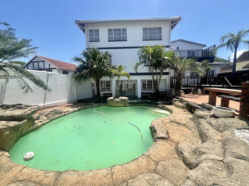 Hendra - Beautiful 7-Bedroom Family Home in Durban North - Photo 3