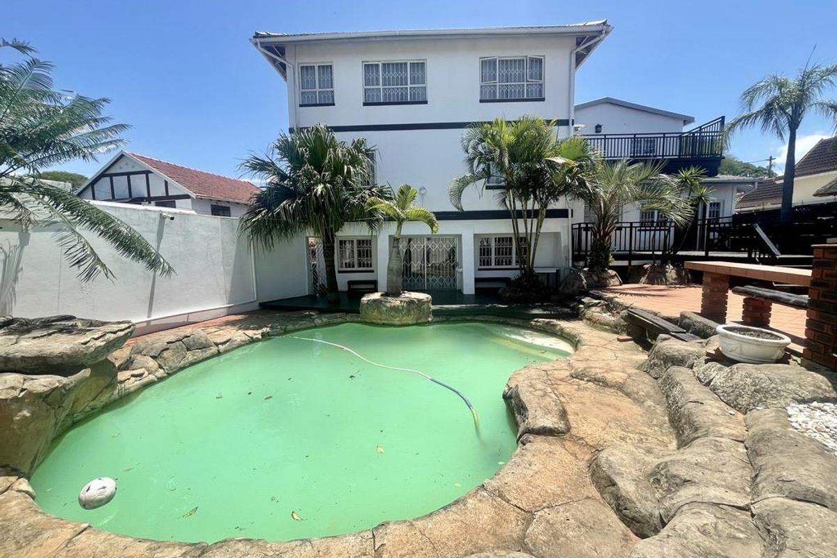 Hendra - Beautiful 7-Bedroom Family Home in Durban North - Photo 3