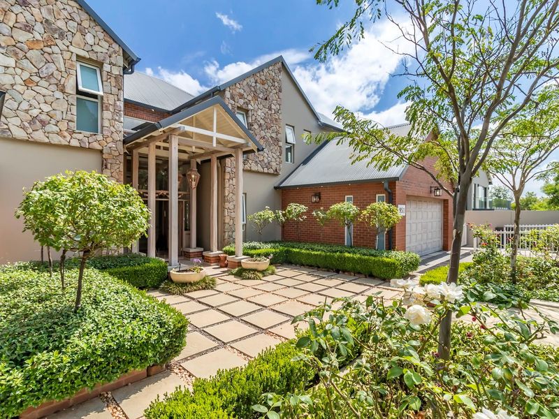 A Masterpiece of Country Living with Contemporary Luxury - Photo 2