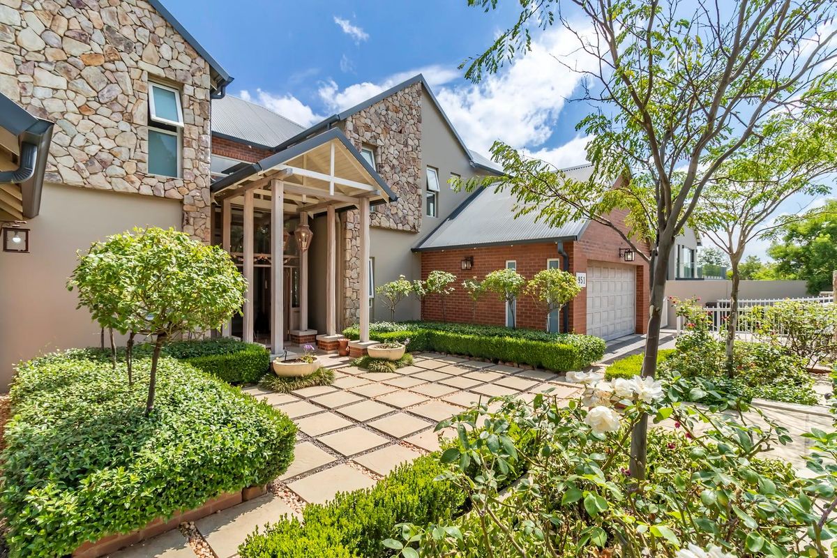 A Masterpiece of Country Living with Contemporary Luxury - Photo 2