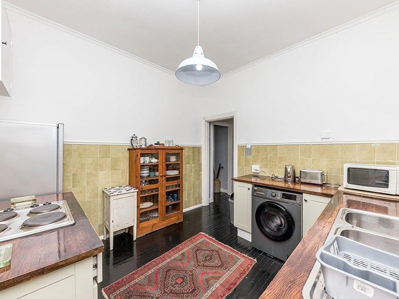 Art Deco Corner Apartment That Feels Like 'Home' - Photo 9