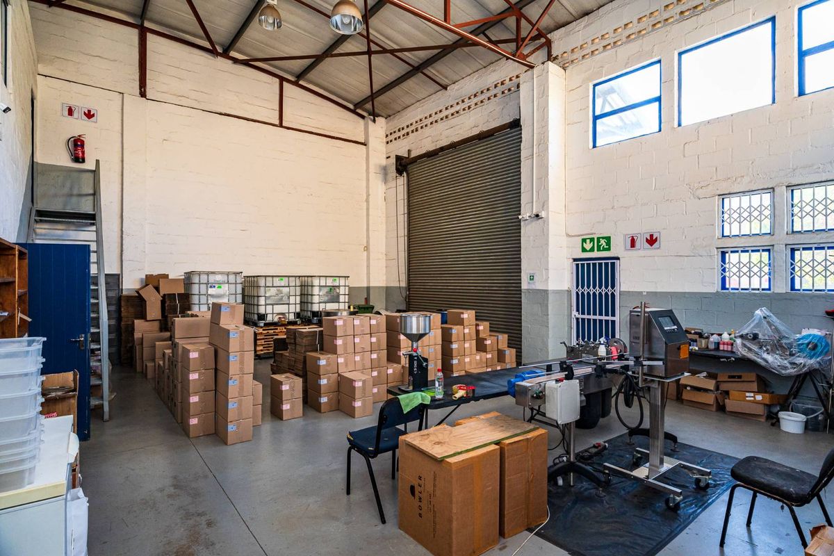 Secure CCTV-Monitored Unit in Prime Industrial Park - Photo 2