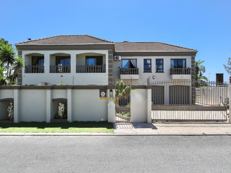 Large property! Refined Coastal Living Steps from the Sand – Sunset Beach Elegance - Photo 2