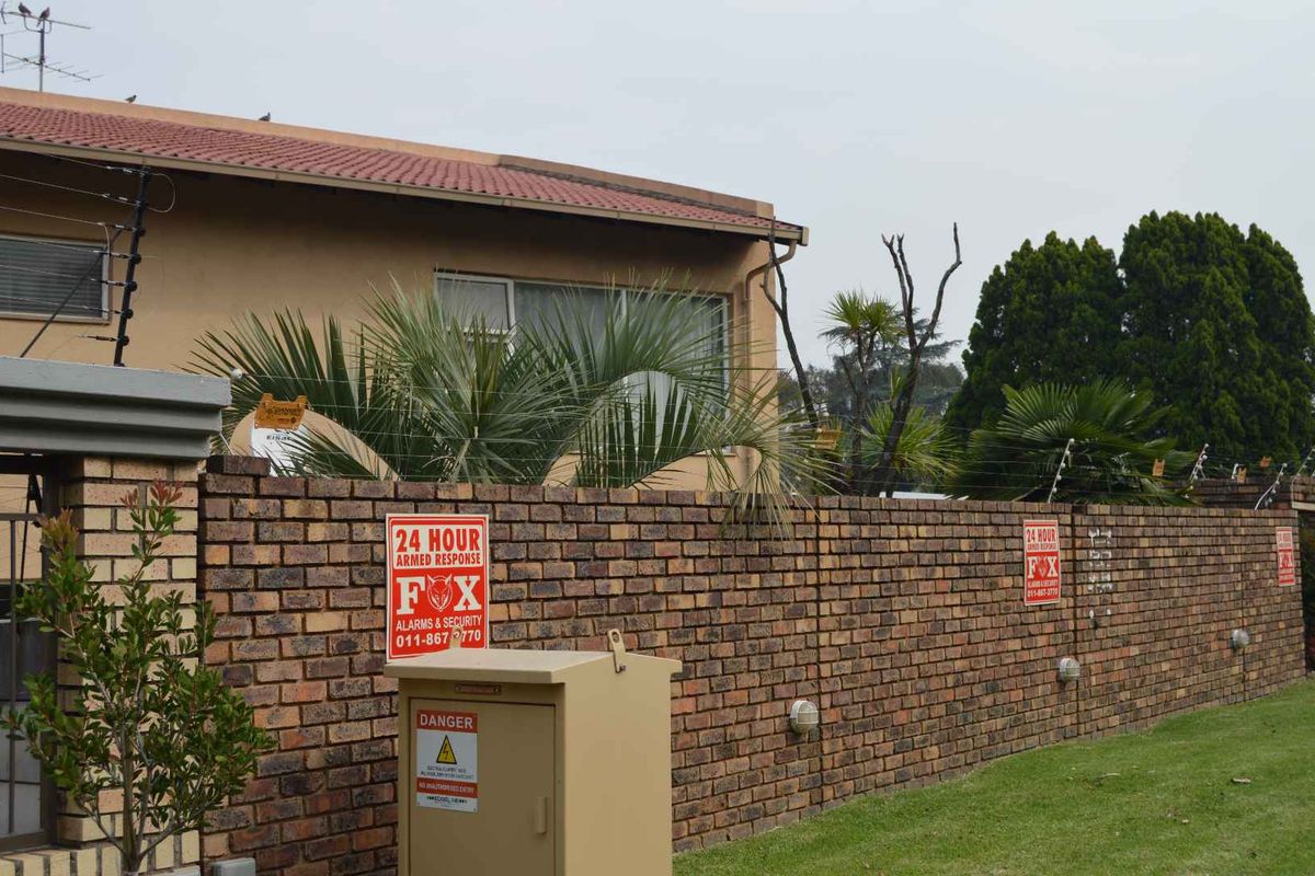 Four Bedroom Family Home For Sale in Brackendowns - Photo 2