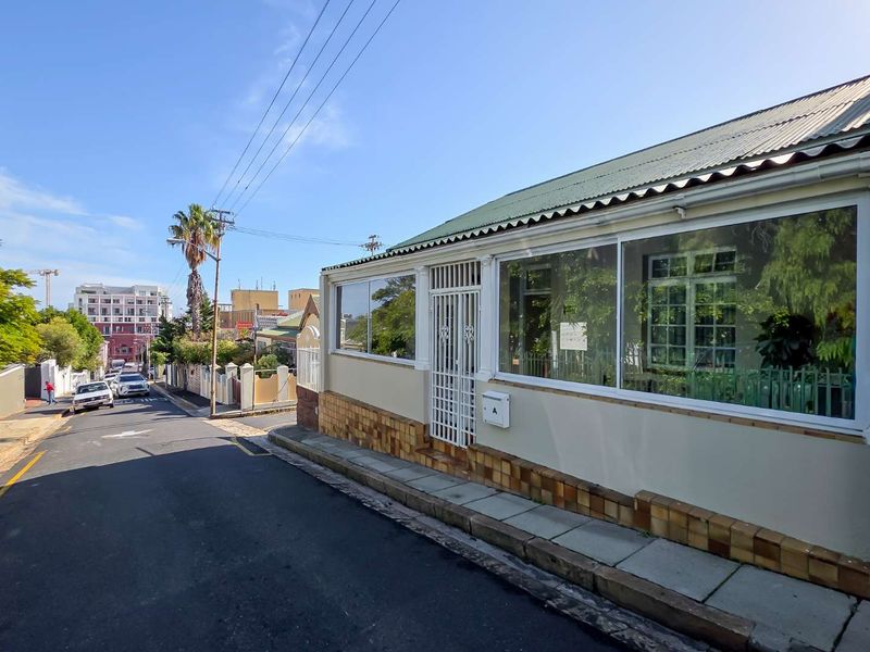 Character home in the heart of Sea Point - Photo 3