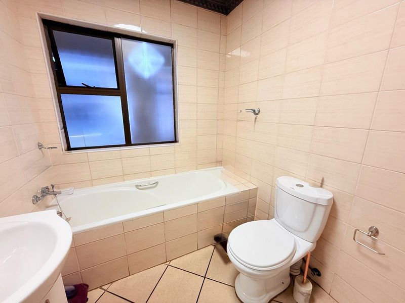 Charming 2bedroom with Garden: Steps from City Center! - Photo 9