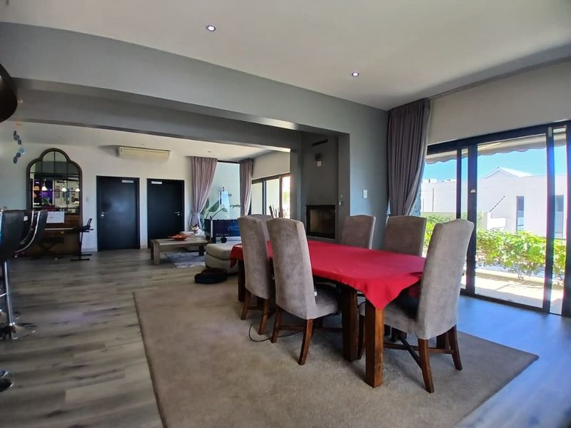 Modern Hilltop Home with Panoramic Windhoek Views - KLEINE KUPPE - Photo 2