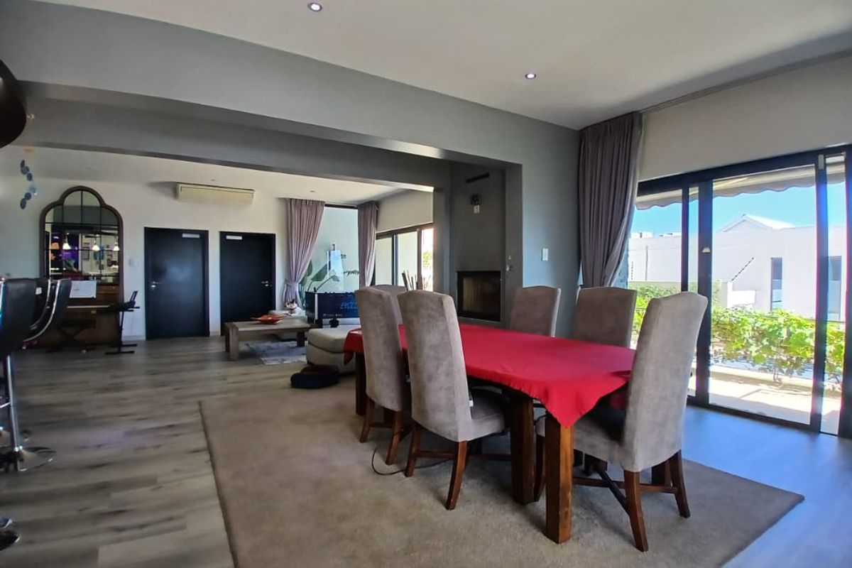 Modern Hilltop Home with Panoramic Windhoek Views - KLEINE KUPPE - Photo 2