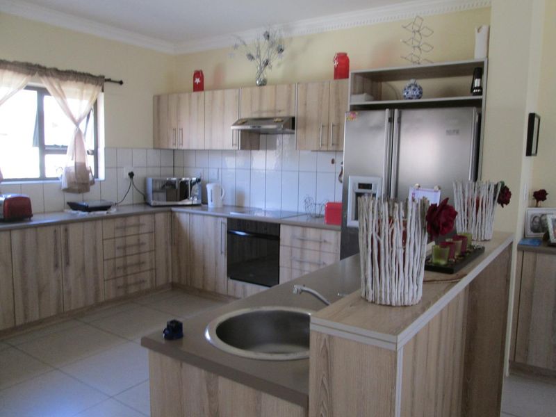 Modern double storey house close to all amenities - Photo 2