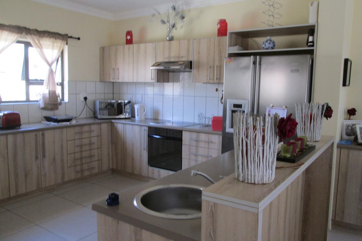 Modern double storey house close to all amenities - Photo 2