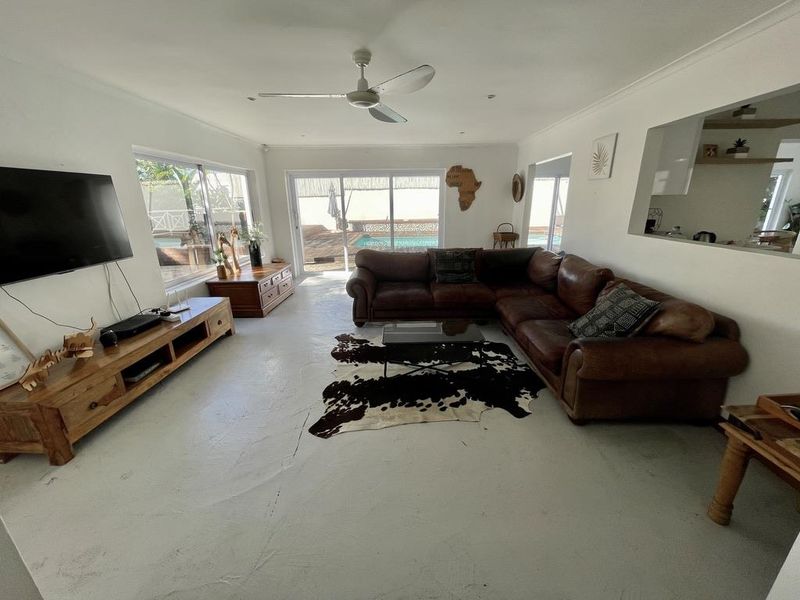 Hendra - Exceptional Beachside Residence for Sale in La Lucia - Photo 9