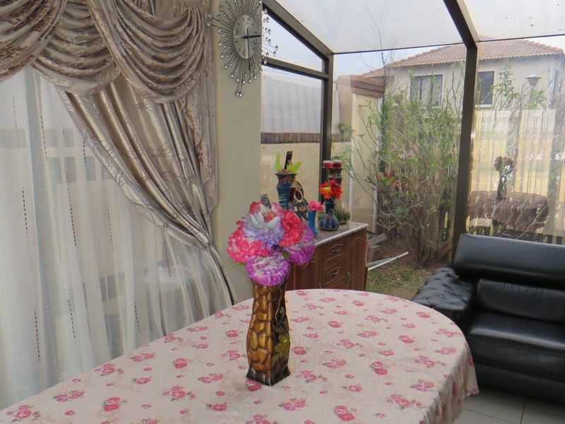 Your Family Oasis in Meyersig Awaits – Space, Security, and Lifestyle - Photo 5