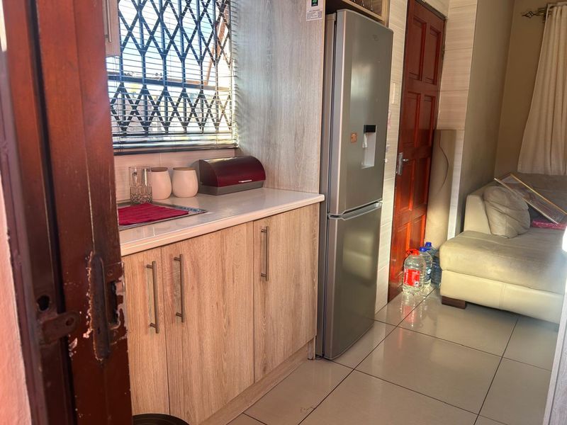 Clayville Ext 45 - R 900 000 , 2 bed , 1 Bath - Photo 4