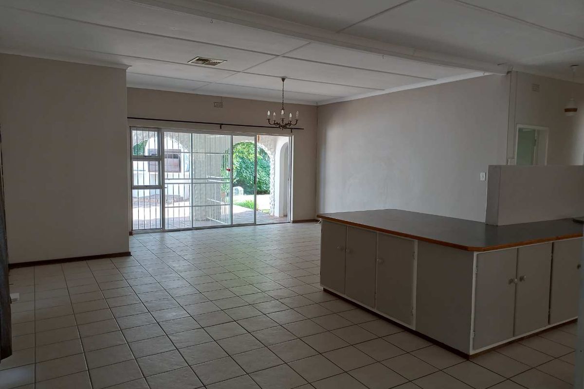 Lovely family home in a very popular area! - Photo 2