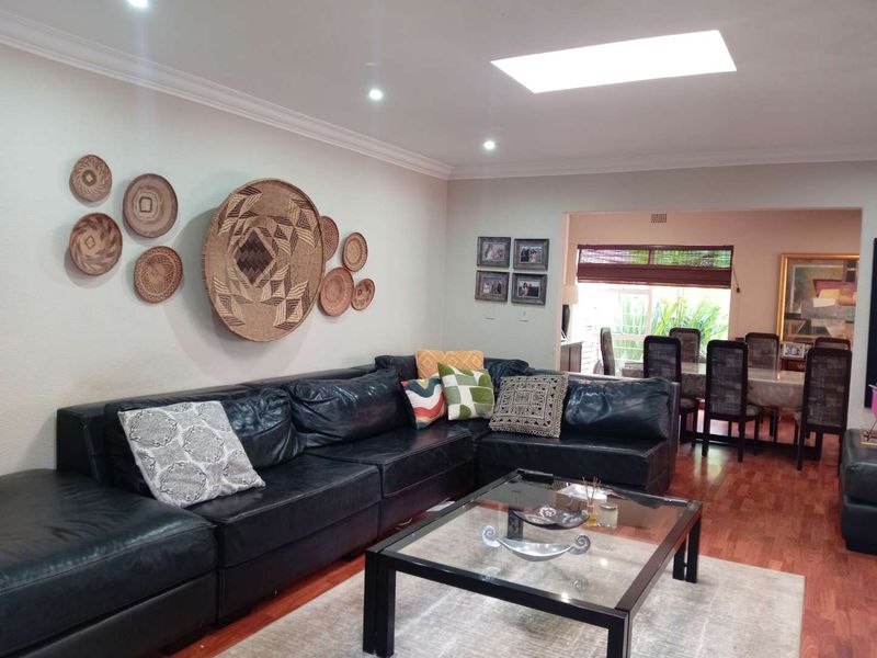 Your Dream Family Home In Bruma's Premier Boomed Enclave! - Photo 5