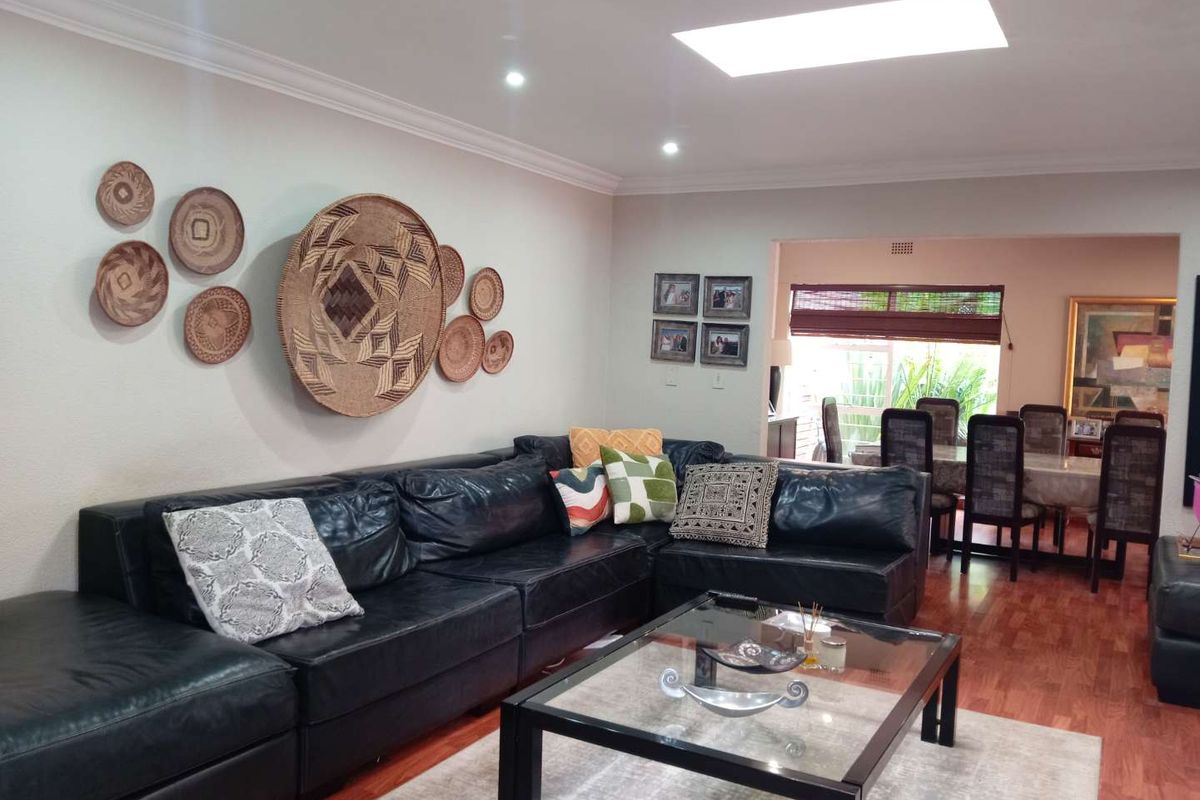 Your Dream Family Home In Bruma's Premier Boomed Enclave! - Photo 5