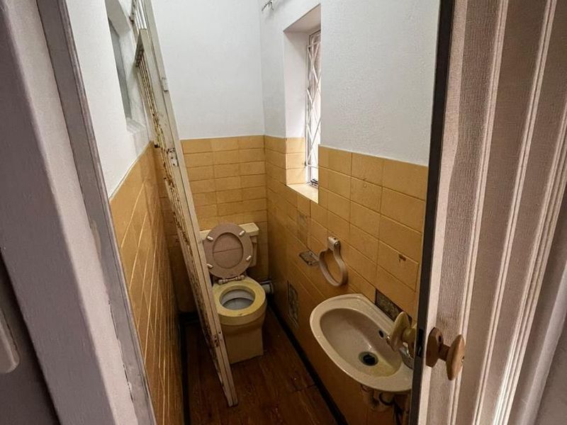 Refurbished 4 Bedroom Apartment in Central - Photo 4