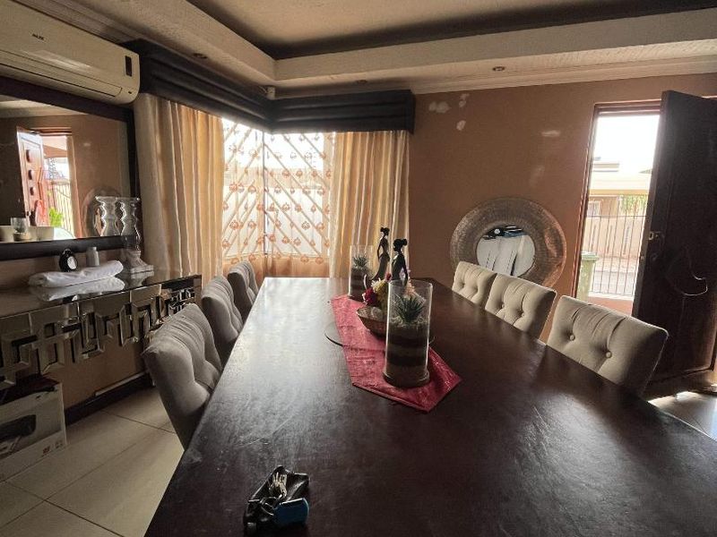 🏡✨ STUNNING FAMILY HOME FOR SALE IN CIMBEBASIA - Photo 5