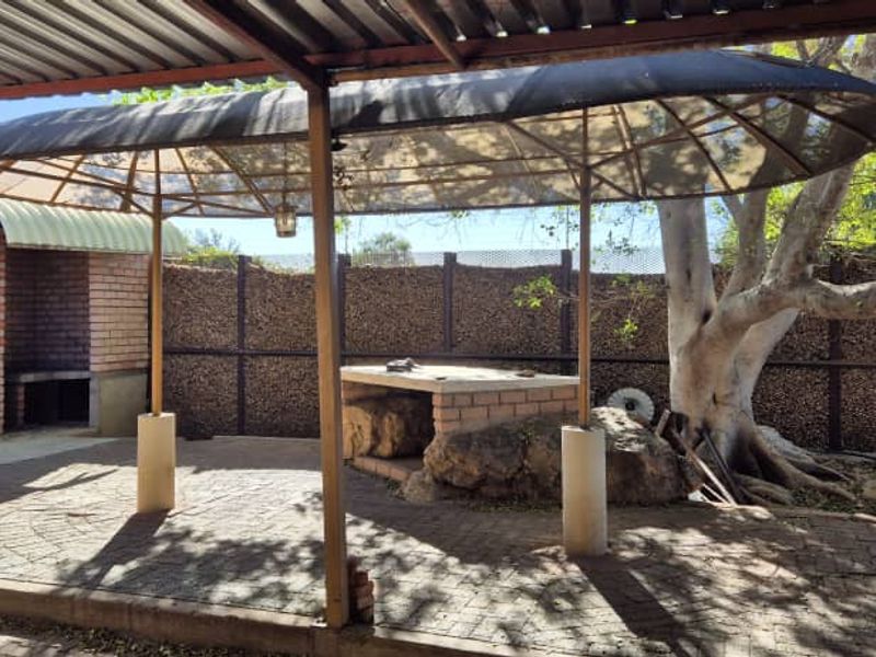 Spacious Family Home for Sale in the Central of Okahandja! - Photo 5