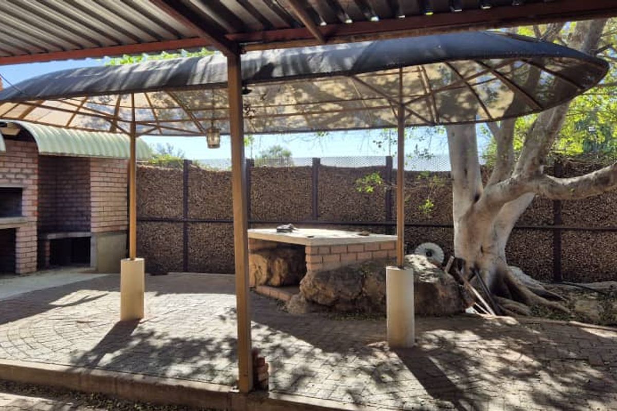 Spacious Family Home for Sale in the Central of Okahandja! - Photo 5