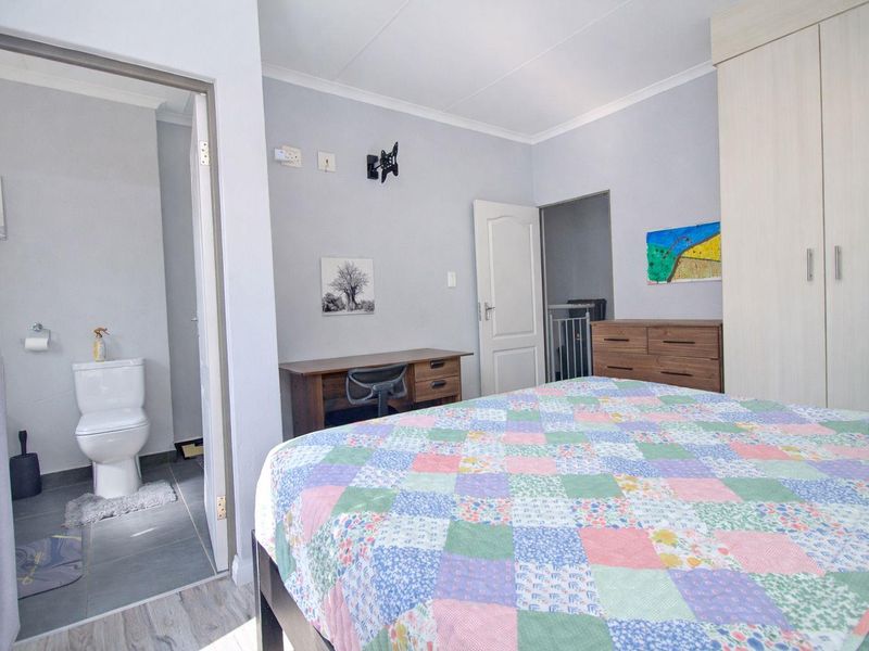 Modern Townhouse in Prime Location with Excellent Amenities - Photo 10