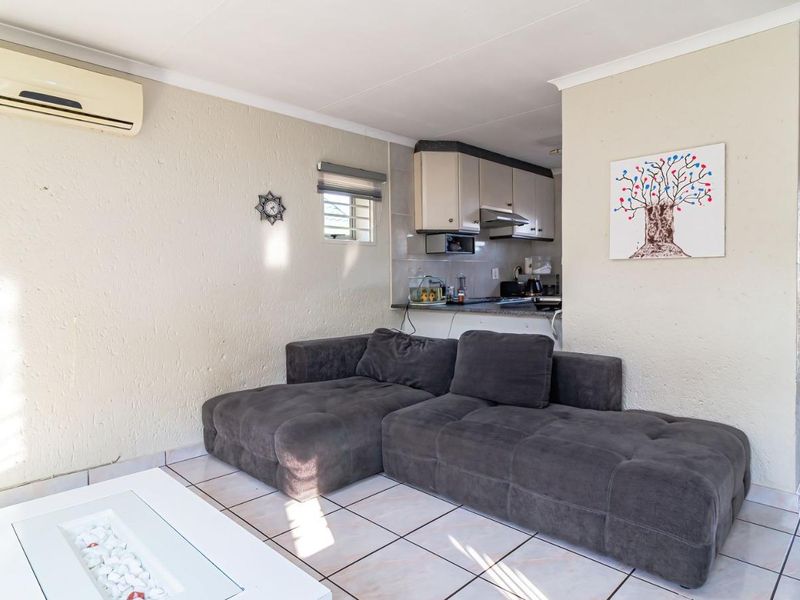 3-Bedroom Garden Simplex in Secure Complex - Photo 5