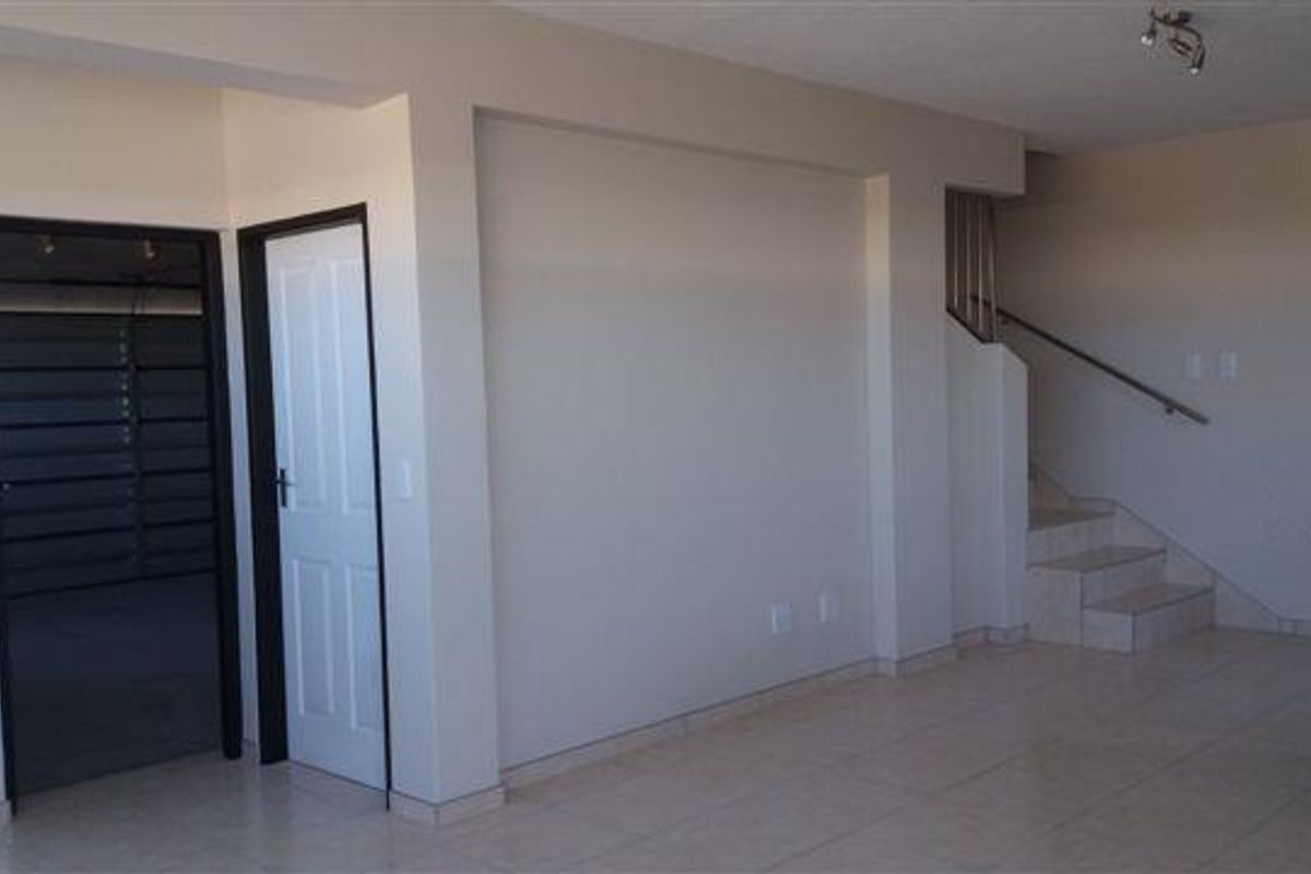 Modern Duplex Town House close to schools. - Photo 5