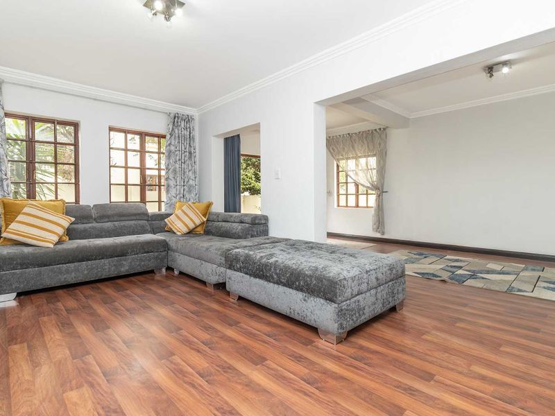 UNDER OFFER  Home in  quiet heart of Lonehill - Photo 2