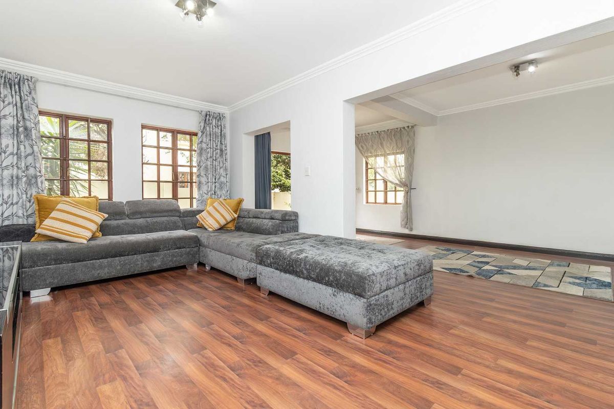 UNDER OFFER  Home in  quiet heart of Lonehill - Photo 2