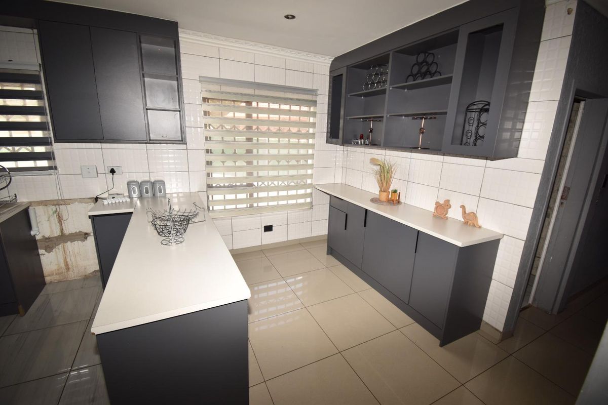 Charming 3-Bedroom Home with Flatlet in Crystal Park - Photo 3