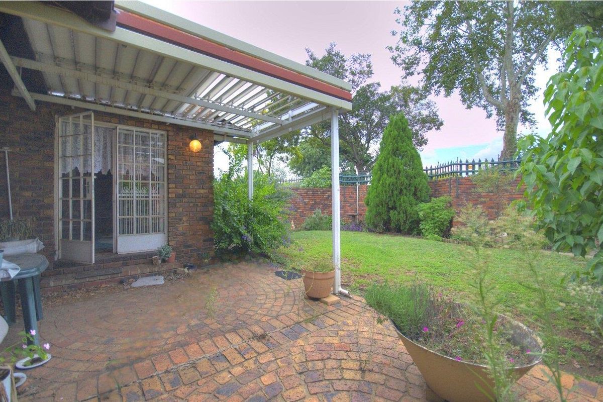 2 bed 2 bath pet friendly simplex!! - Photo 4