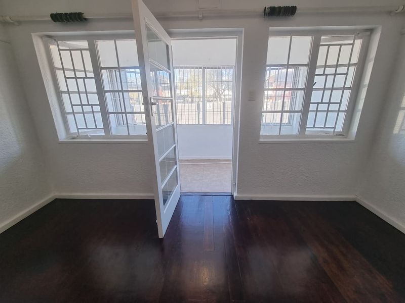 Spacious Unfurnished 1-Bedroom Apartment To Rent in Mowbray - Photo 9