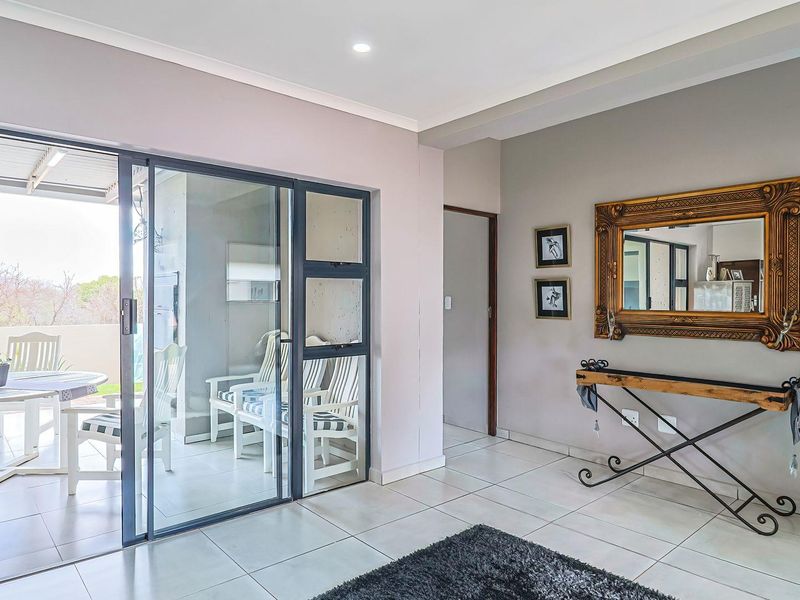 Modern convenience and natural tranquility - Photo 5