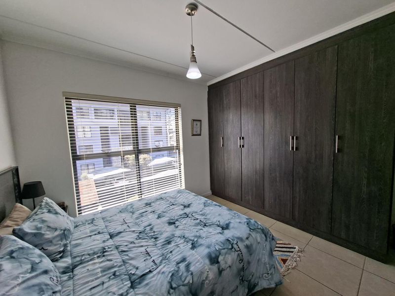 Modern 1st floor 3 Bedroom/2 Bathroom Apartment in secure estate - Photo 2