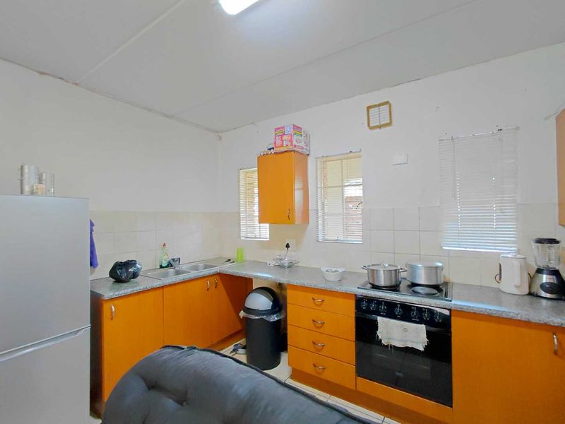 2 Bedroom Apartment, ground floor in Eagle Breeze Complex, Laser Park - Photo 10