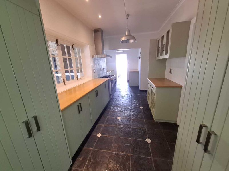 Price Drop & Sole Mandate – An Unmissable Opportunity! - Photo 3