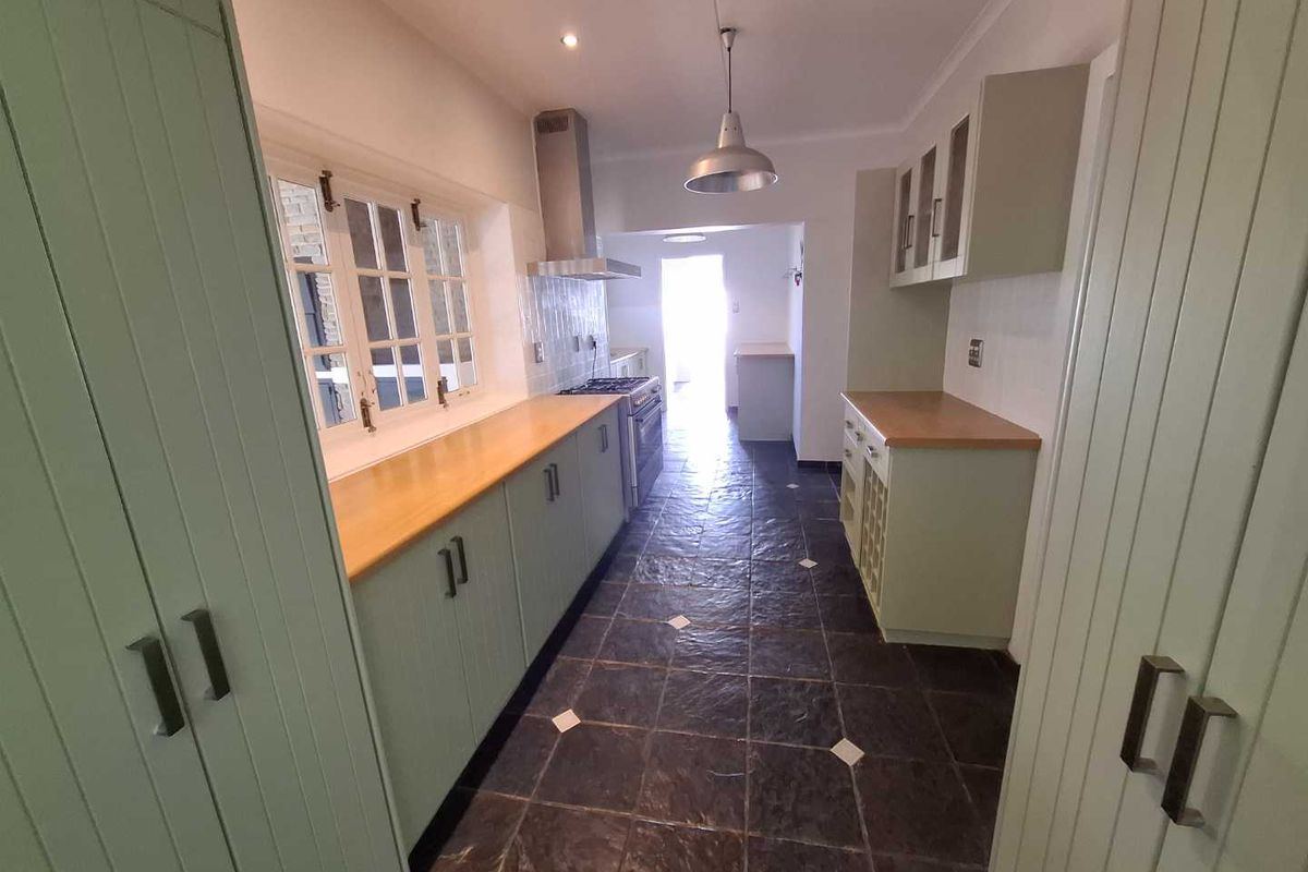 Price Drop & Sole Mandate – An Unmissable Opportunity! - Photo 3