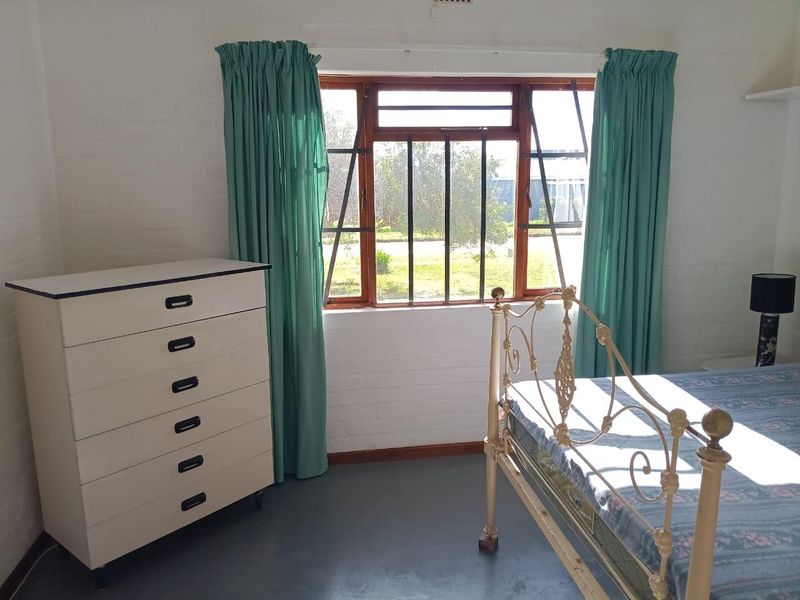 Sunny furnished bachelors cottage - Photo 3