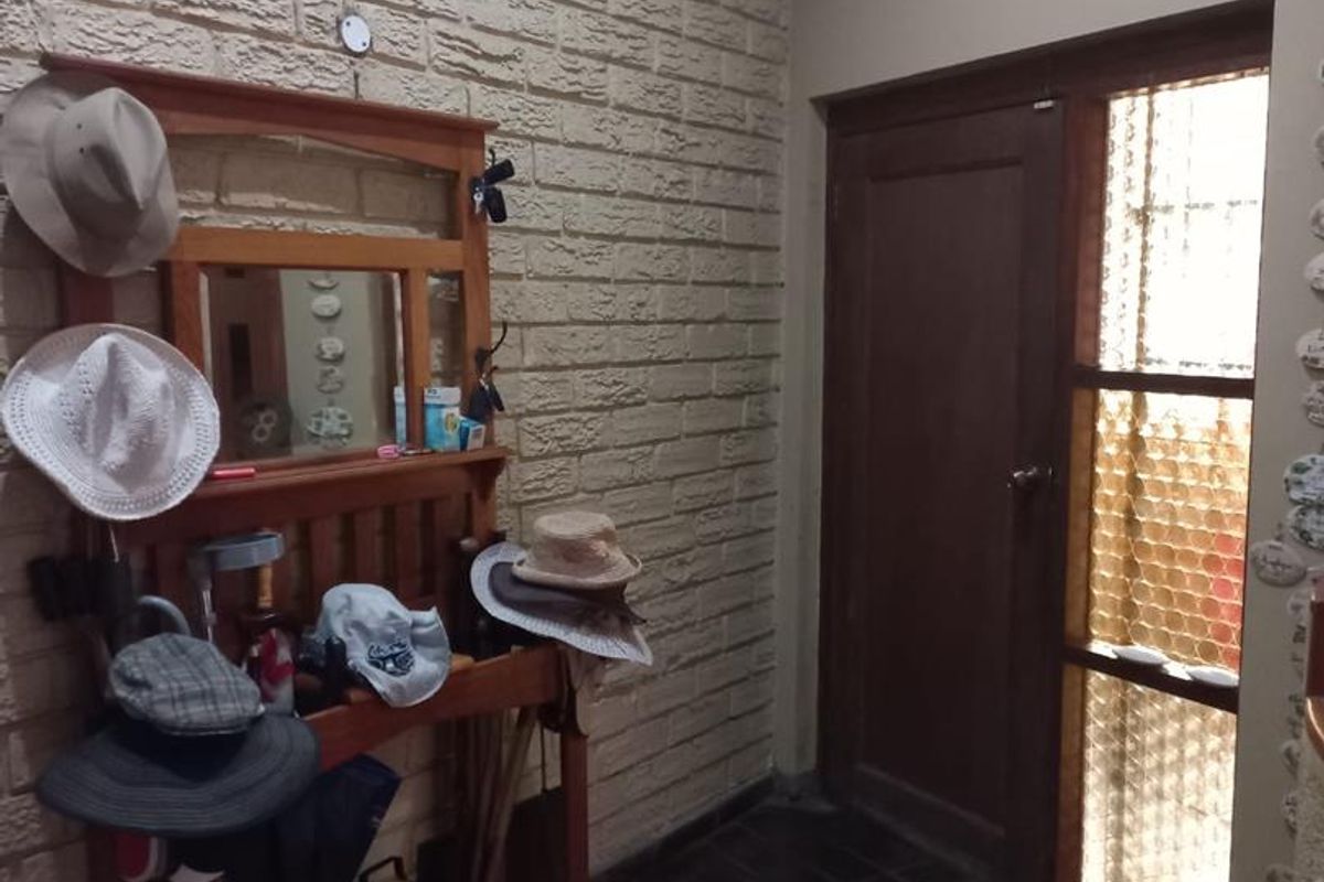 Spacious Family Home with Granny Flat – Your Dream Lifestyle Awaits! - Photo 5