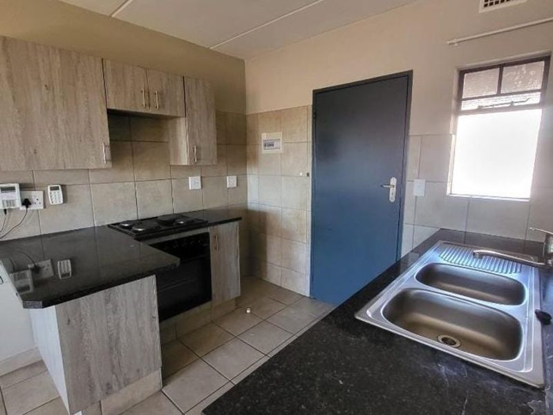 Two Bedroom Apartment in Montana - Photo 5