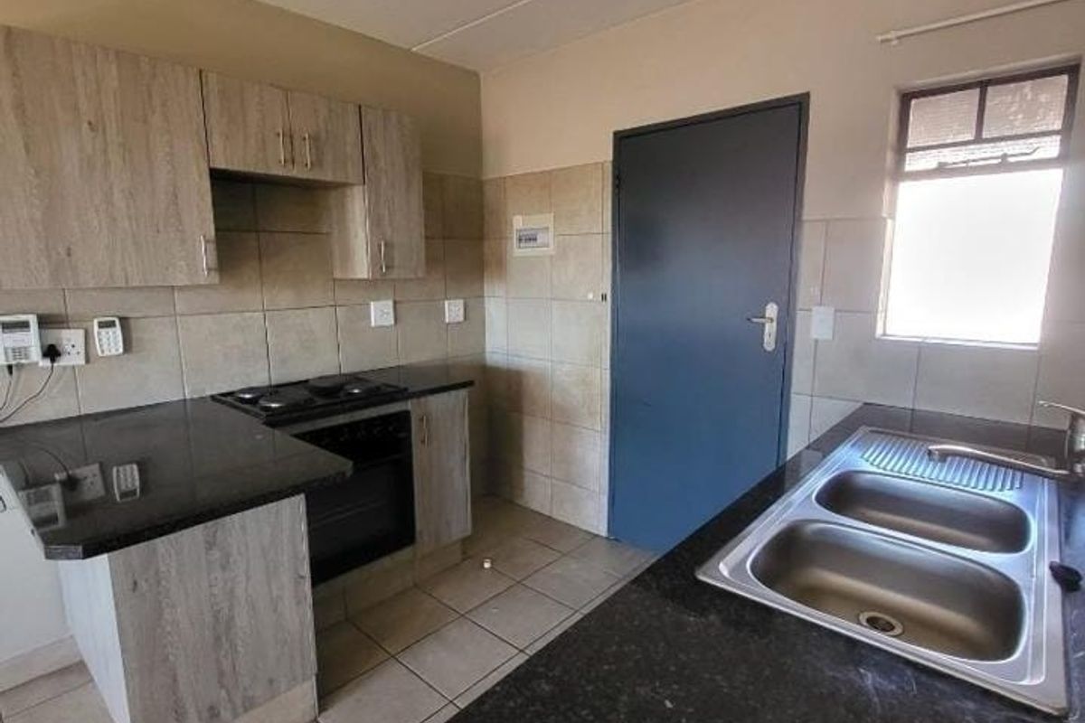 Two Bedroom Apartment in Montana - Photo 5