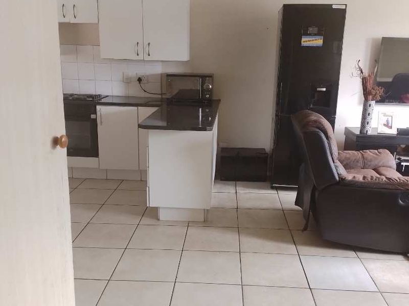 THREE BEDROOM TOWNHOUSE FOR SALE IN RAVENSWOOD - Photo 3